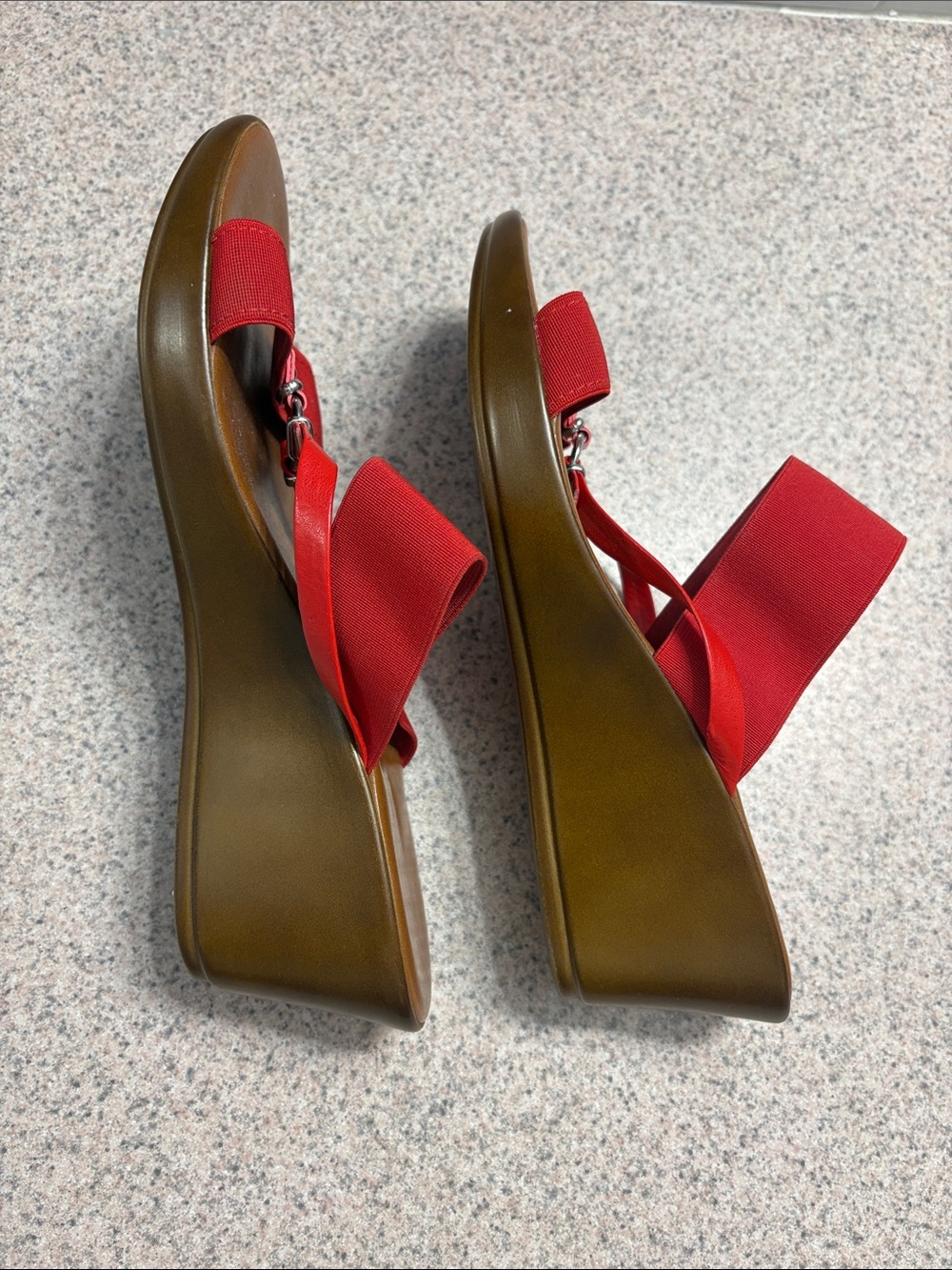 Italian Shoemakers Red and Brown Elastic Strap Slide Sandals - Picture 9 of 10
